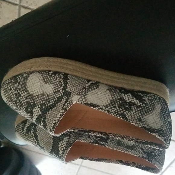 Shoes - Picture 2 of 3